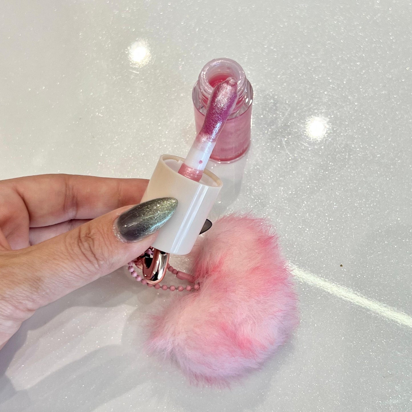 Lip Gloss Shiny Chaveiro Com Pom Pom Coração - Bobbi Rara